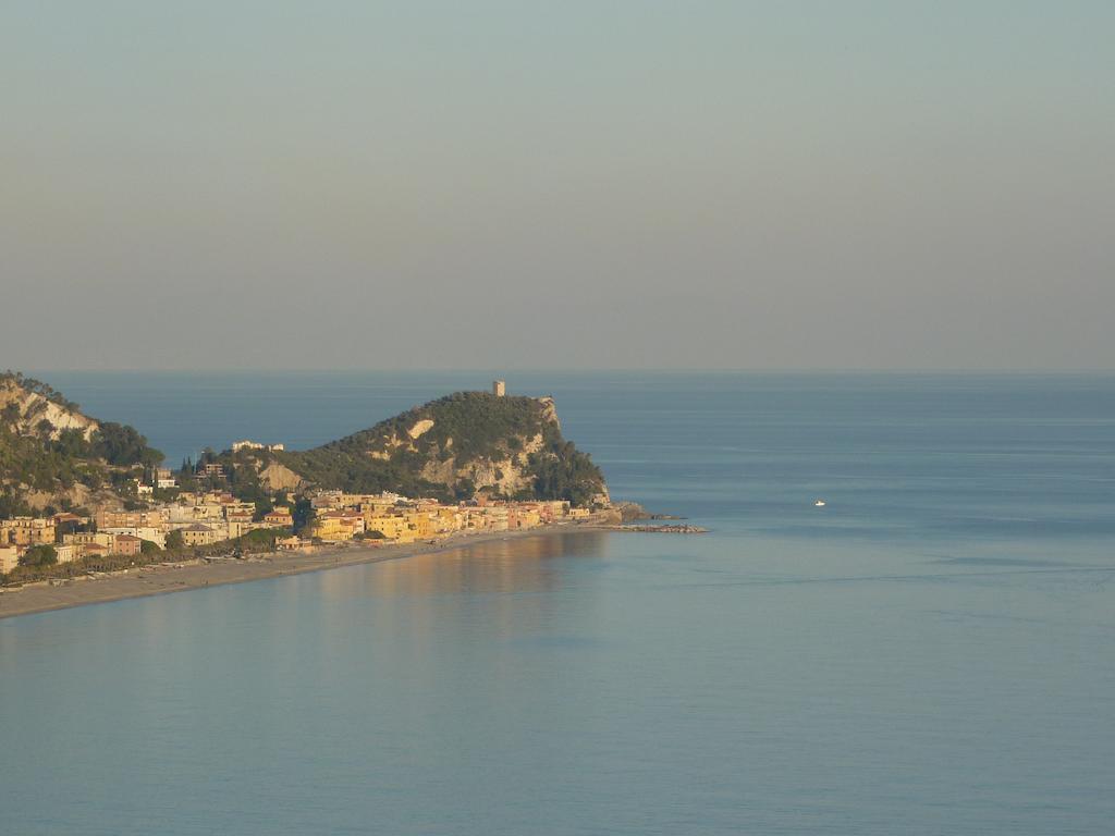 Villa Degli Ulivi B&B Finale Ligure Δωμάτιο φωτογραφία